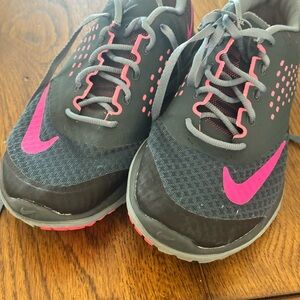 Nike Women's Dark Gray and Hot Pink Athletic Shoes